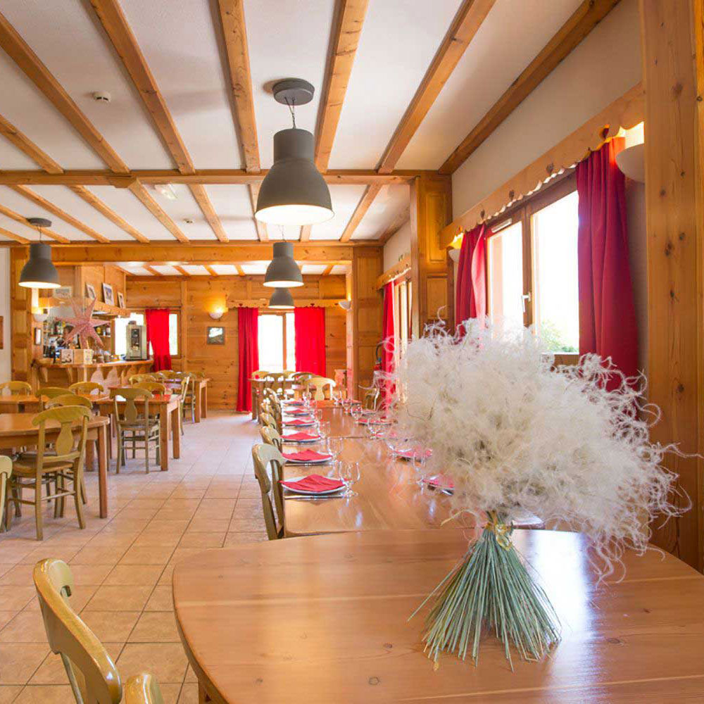 The restaurant of the hotel Echaillon in Nevache
